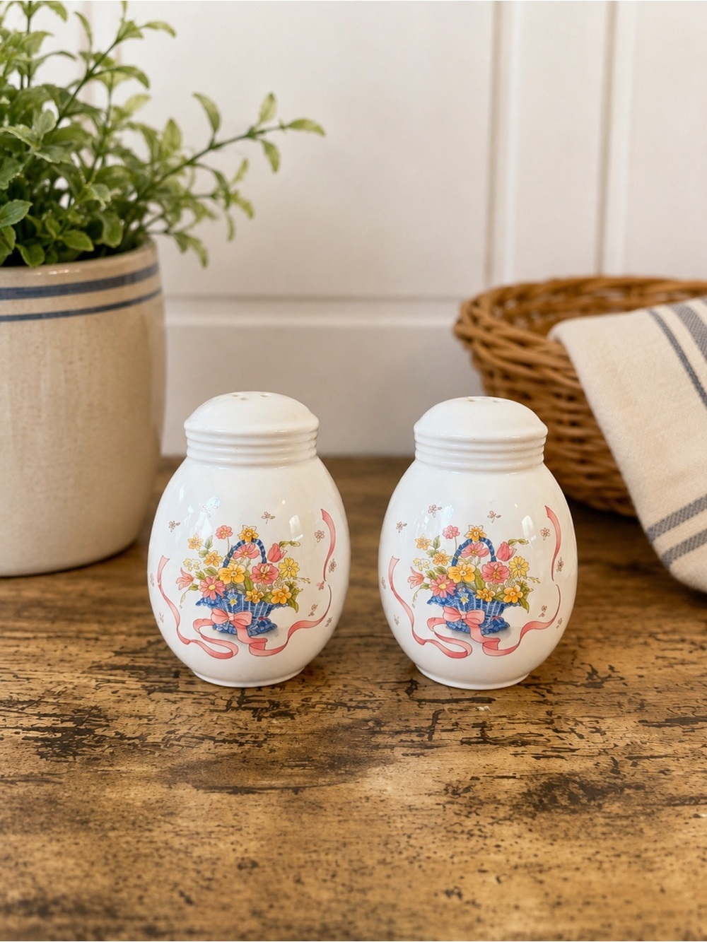 Floral Basket Ceramic Salt & Pepper Shakers |Set of 2
